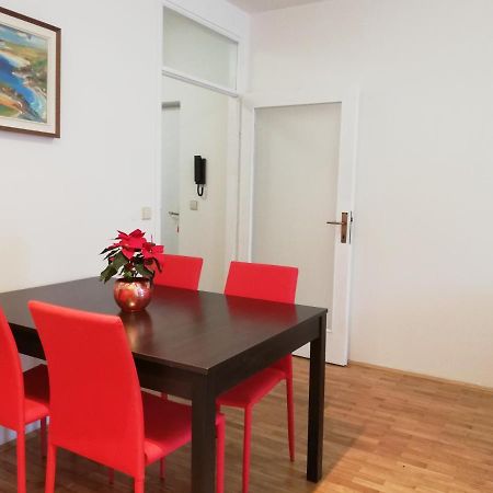 City Center Apartment Umag Bagian luar foto