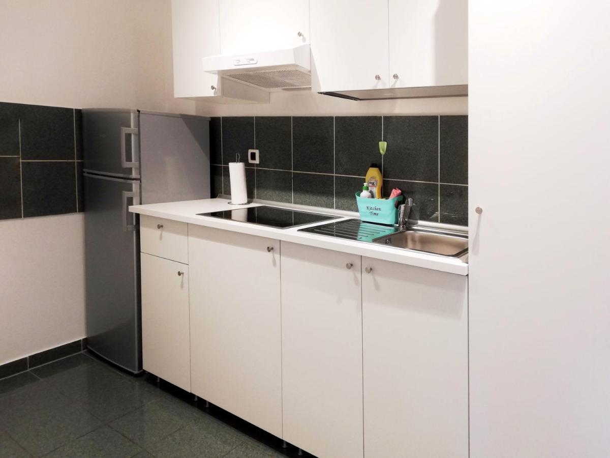City Center Apartment Umag Bagian luar foto