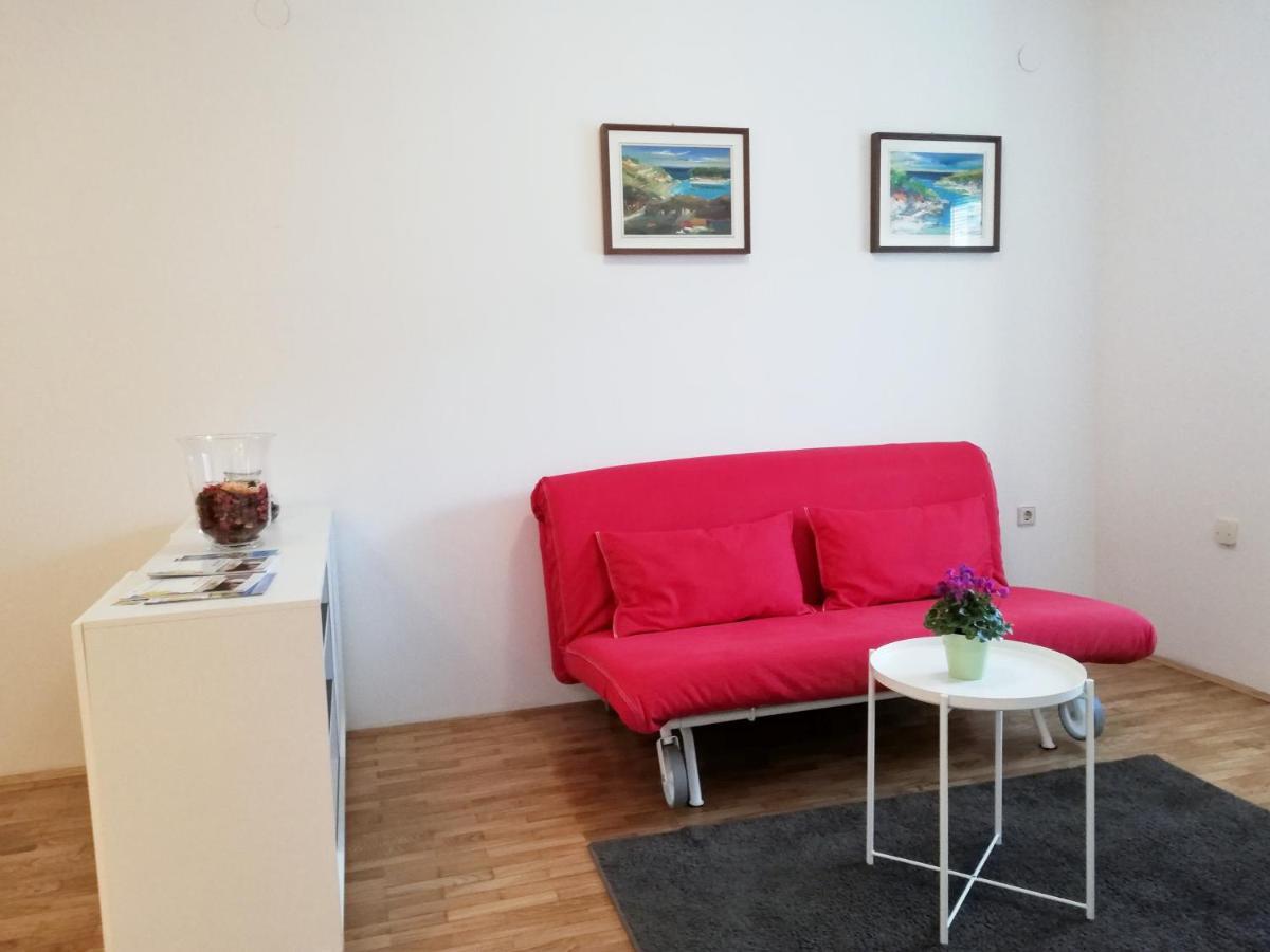 City Center Apartment Umag Bagian luar foto