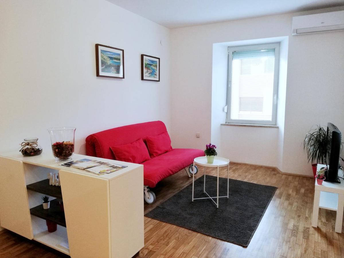 City Center Apartment Umag Bagian luar foto